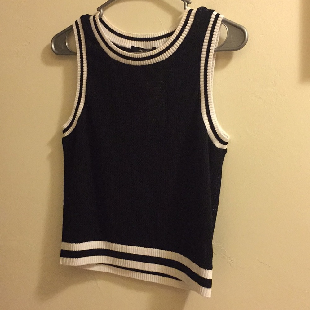 Sleeve less knit top